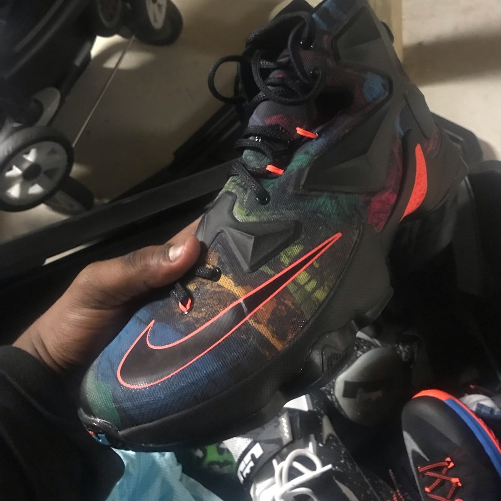 Nike Lebron akronite